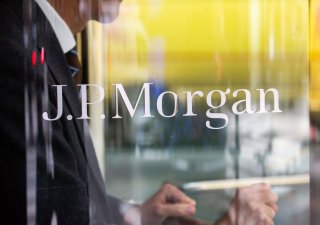 Agentura Fitch varuje před snížením ratingu desítek bank včetně JP Morgan