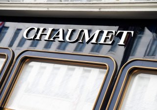 Francouzský výrobce luxusního zboží LVMH bude jedním ze sponzorů letních olympijských her v Paříži, které se bude konat příští rok. Do skupiny patří mimo jiné i klenotnictví Chaumet, které pro tuto vrcholnou sportovní událost navrhne medaile.