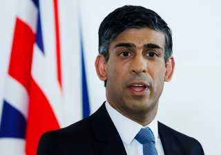 Britský premiér Rishi Sunak nemá nic jisté, ukázaly britské komunální volby