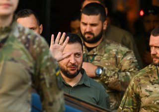 Zelenskyj je v dějišti summitu NATO