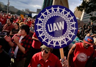 stávkující automobilových odborů UAW v USA