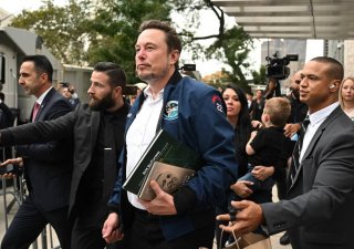 Musk se chlubí, že zabránil jaderné válce. Kvůli němu jsme jí ale blíž, míní věhlasný politolog