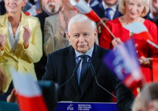 Polské volby mezi magorem Kačerem a unaveným Tuskem