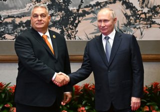 Putin na setkání s Orbánem v Číně vyjádřil spokojenost se vztahy s Maďarskem