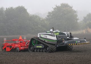 Na českém trhu je první autonomní traktor - AGbot