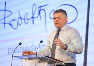 Fico nám nezavře ústa, bojkotem médií kopíruje Orbána, píší Sme a Denník N