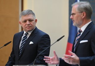 Slovenský premiér Robert Fico a český premiér Petr Fiala