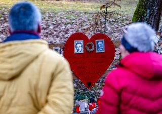 Lidé si připomněli 12. výročí úmrtí prezidenta Václava Havla u jeho chalupy na Hrádečku