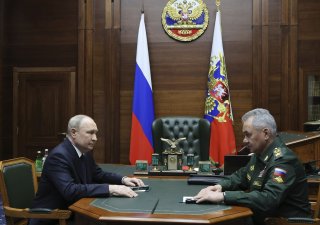 Ruský prezident Vladimir Putin a ruský ministr obrany Sergej Šojgu