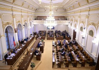 Sněmovna po více než 63 hodinách debat podpořila novelu o korespondenční volbě