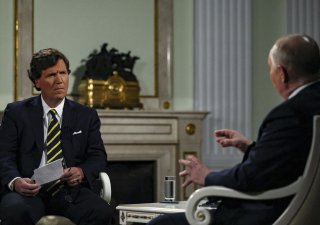 Tucker Carlson při rozhovoru s ruským prezidentem Vladimirem Putinem