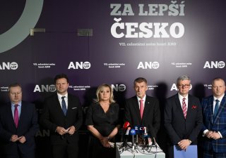 Zleva místopředsedové Richard Brabec, Radek Vondráček, Alena Schillerová, předseda Andrej Babiš, první místopředseda Karel Havlíček a nový místopředseda Robert Králíček