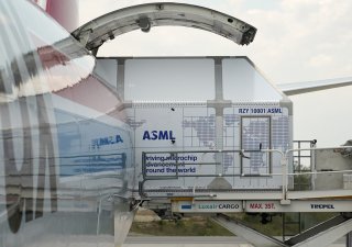 Výrobce čipů ASML je díky vývozu do Číny v zisku, má ale málo zakázek