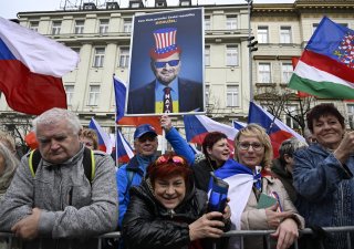 Protivládní protest tisíců lidí trval v centru Prahy zhruba 2,5 hodiny