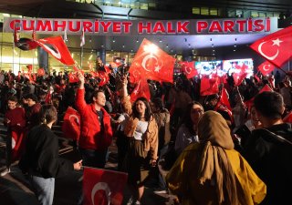 turecká CHP překvapivě silně uspěla v komunálních volbách