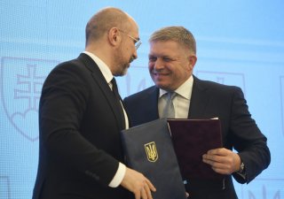 Ukrajinský premiér Denys Šmyhal a slovenský premiér Robert Fico