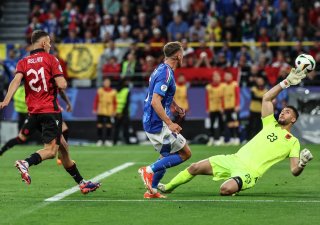 Fotbal je víc než hokej. Tipsport čeká rekordní sázky