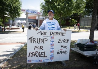 Trump a Biden mají šanci oslovit nerozhodnuté voliče v nezvykle brzké debatě