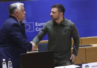 Maďarský premiér Viktor Orbán a prezident Ukrajiny Volodymyr Zelenskyj