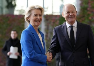 Ursula von der Leyenová a Olaf Scholz