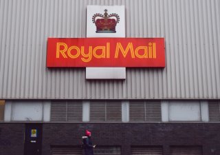 Britská vláda schválila Křetínského převzetí pošty Royal Mail