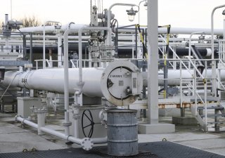 Centrální tankoviště ropy v Nelahozevsi