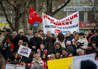 protesty po zatčení istanbulského starosty Imamoglua