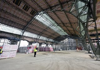Část Průmyslového paláce má nové střechy, otevřen má být v červnu 2026