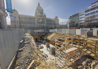 Praha topí peníze na Václavském náměstí. Místo aby zajistila výstavbu bytů