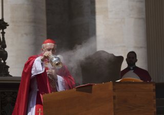 Papež František chtěl, aby církev byla domovem s otevřenými dveřmi pro všechny, řekl dnes mimo jiné při posledním rozloučení s hlavou katolické církve na Svatopetrském náměstí ve Vatikánu kardinál Giovanni Battista Re