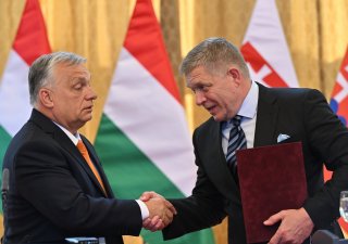Maďarský premiér Viktor Orbán a slovenský premiér Robert Fico
