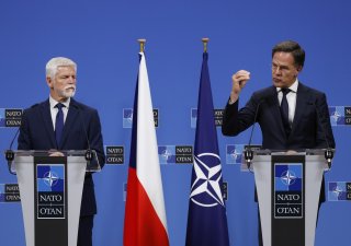 Šéf NATO Rutte pochválil Čechy za podporu Ukrajině