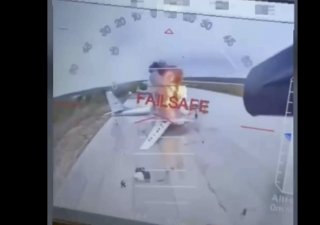 Ukrajinci udeřili v Rusku, zničili třináct letadel
