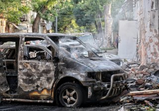 Následky po útocích dronů v ukrajinském městě Oděsa
