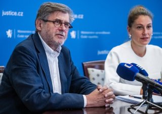 Ministryně spravedlnosti Eva Decroix jmenovala bývalého ústavního soudce Davida Uhlíře koordinátorem pro řešení bitcoinové kauzy