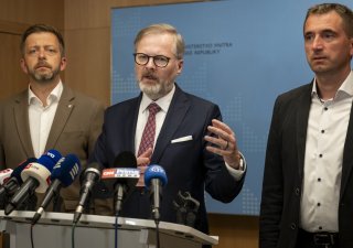 Briefing po jednání Ústředního krizového štábu, který byl svolán kvůli rozsáhlému výpadku elektřiny v Česku