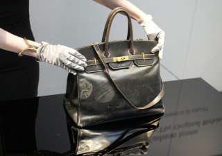 První kabelka Birkin od Hermès byla vydražena v Paříži za 8,6 milionu eur
