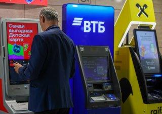 Rusové začínají ve velkém hromadit hotovost