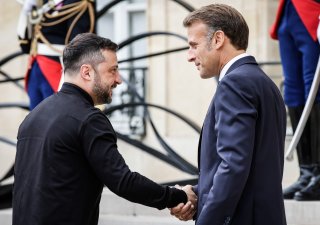 Ukrajinský prezident Volodymyr Zelenskyj a francouzský prezident Emmanuel Macron