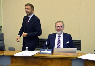 Končící premiér Petr Fiala (ODS, vpravo) a končící ministr vnitra Vít Rakušan (STAN)