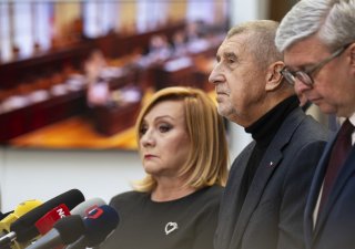 Místopředsedkyně hnutí ANO a pravděpodobná budoucí ministryně financí Alena Schillerová, předseda ANO a možný budoucí premiér Andrej Babiš a místopředseda ANO Karel Havlíček