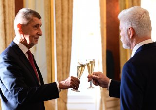 Prezident Petr Pavel (vpravo) jmenoval Andreje Babiše (ANO) předsedou vlády