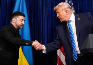 Ukrajinský prezident Volodymyr Zelenskyj a jeho americký protějšek Donald Trump
