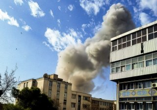 Tragédie v Íránu. Letecký útok na dívčí školu má už 70 obětí