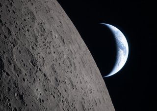 Měsíc vyfotografovaný posádkou lodi Artemis II