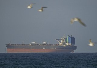 Teherán opět uzavřel Hormuzský průliv