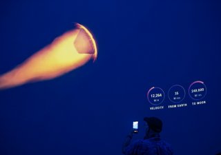 Návrat členů mise Artemis II sledovaly stovky diváků na velkém plátně ve Fleet Science Centru v San Diegu, 10. dubna 2026