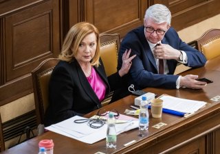 Ministryně financí Alena Schillerová a ministr průmyslu a obchodu Karel Havlíček (oba ANO)