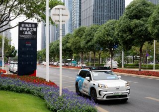 Uber výrazně rozšiřuje své aktivity v oblasti autonomní dopravy. Společně s čínskou společností Pony.ai plánuje nasadit v Evropě 2 000 robotických taxíků a vstoupit do čtyř dalších evropských měst