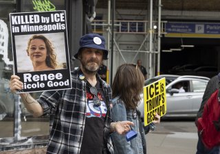 Rodina Američanky zastřelené imigračními agenty žaluje Trumpovu vládu